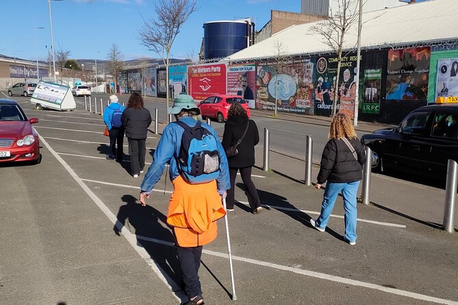 Belfast Troubles Tour: Walls and Bridges - The Belfast Entries: Hidden Passageways of Identity