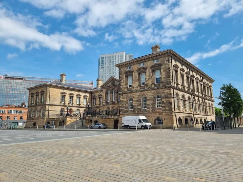 Belfast Walking Tour with a Local  History & Craic - The Atmosphere and Personalities Behind the Stories