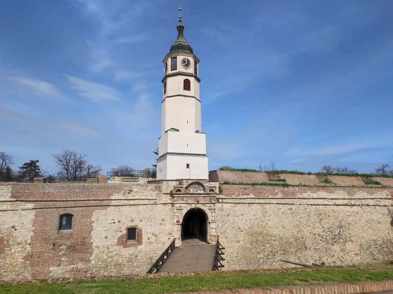 Belgrade: Guided City Tour and Kalemegdan Fortress Visit - Private Tour Option: Highlights of Hotel Moskva and Skadarlija