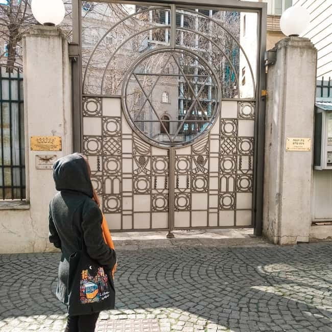 Belgrade: Jewish walking tour - Exploring Republic Square and Its Significance