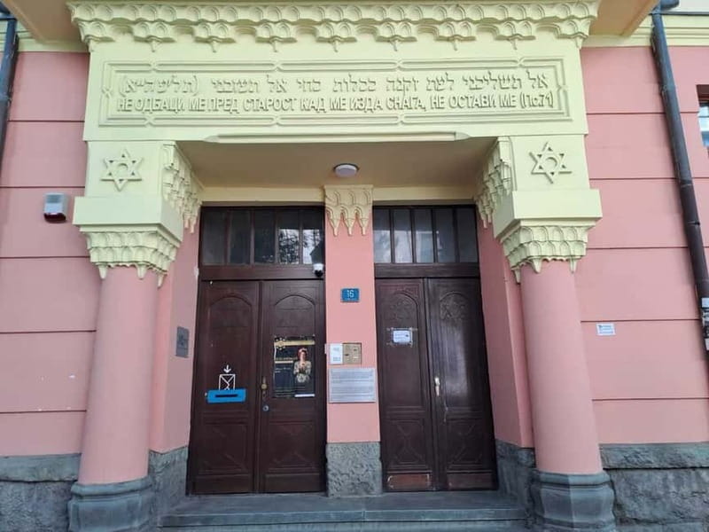 Belgrade: Jewish walking tour - Honoring Holocaust Victims at Menora u Plamenu