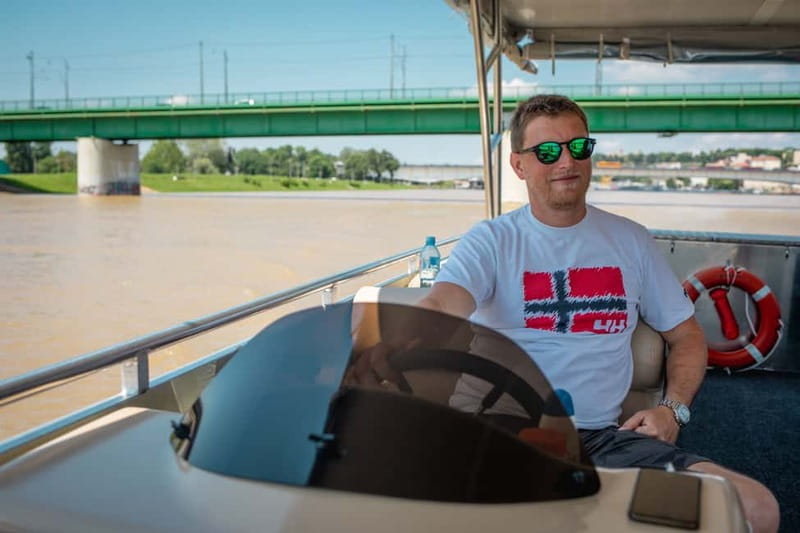 Belgrade: Sunset Sightseeing Cruise with Drinks - The Boat and Onboard Comfort