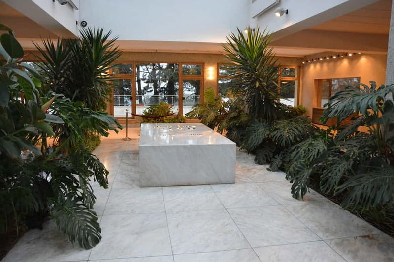 Belgrade: Yugoslavia Communist tour - Scenic Photo Stops and Guided Sightseeing