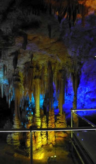 Belogradchik Rocks & Venetsa cave- small group tour - Exploring Venetsa Cave’s Vibrant Illumination