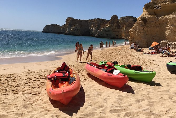 Benagil caves's kayak tour - The Role of the Local Guide in Enhancing the Experience