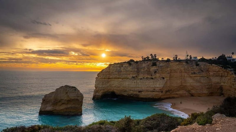 Benagil: Guided hike tour on the 7 Hanging Valleys Trail - Exploring Praia da Marinha and the Marine Caves