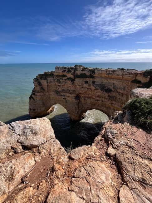 Benagil: Guided hike tour on the 7 Hanging Valleys Trail - Visiting Carvalho Beach and Alfanzina Lighthouse