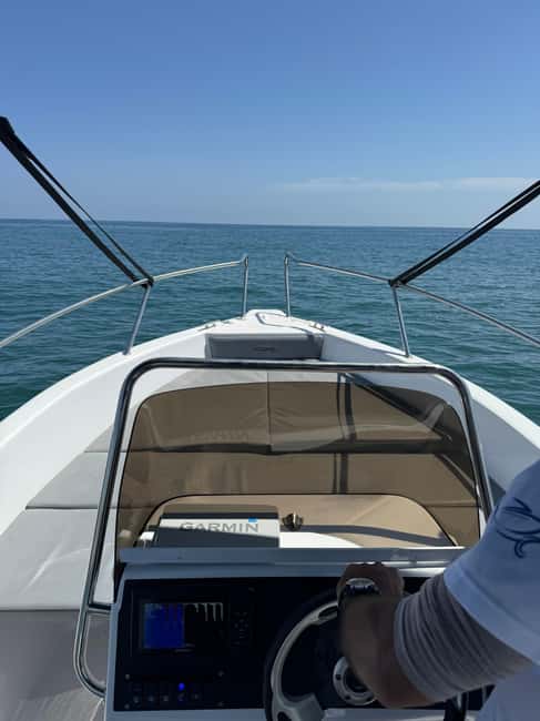 Benalmádena: Alquiler de barcos sin licencia Costa del Sol - Music and Comfort Onboard the Boat