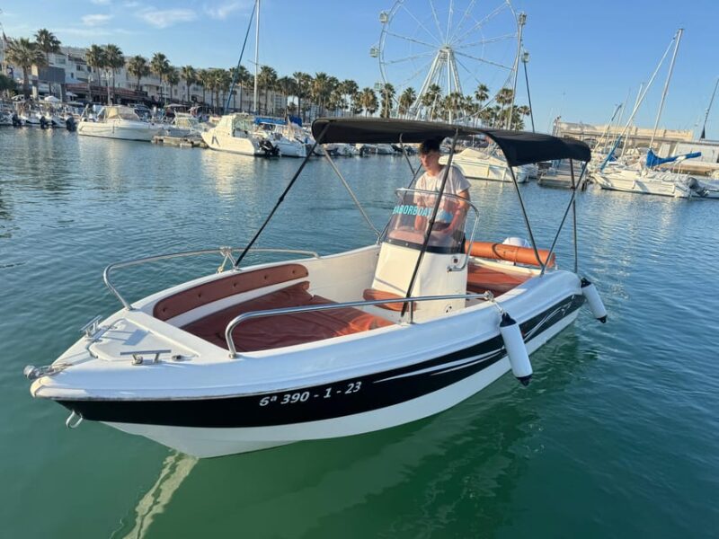 Benalmádena: Boat Rental without License - Exploring the Costa del Sol and Benalmádena Marina