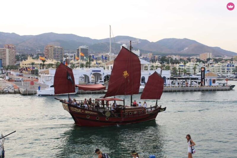 Benalmádena: Boat ride and swim in the sea with a drink - Key Points