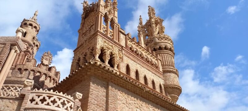 Benalmadena: Colomares Castle Tour with Entry Ticket - Meeting the Guide: Clear Instructions and Friendly Atmosphere