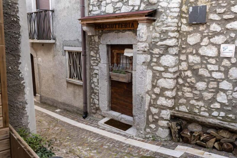 Benevento: visit and lunch at a ham workshop in Pietraroja - Key Points