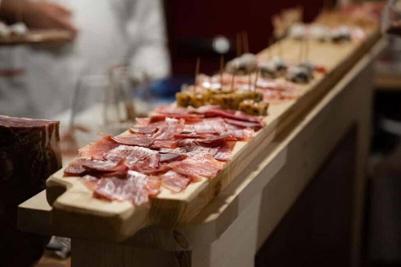 Benevento: visit and lunch at a ham workshop in Pietraroja - Tasting the Famous Samnite Ham: Sensory Delights and Local Recipes