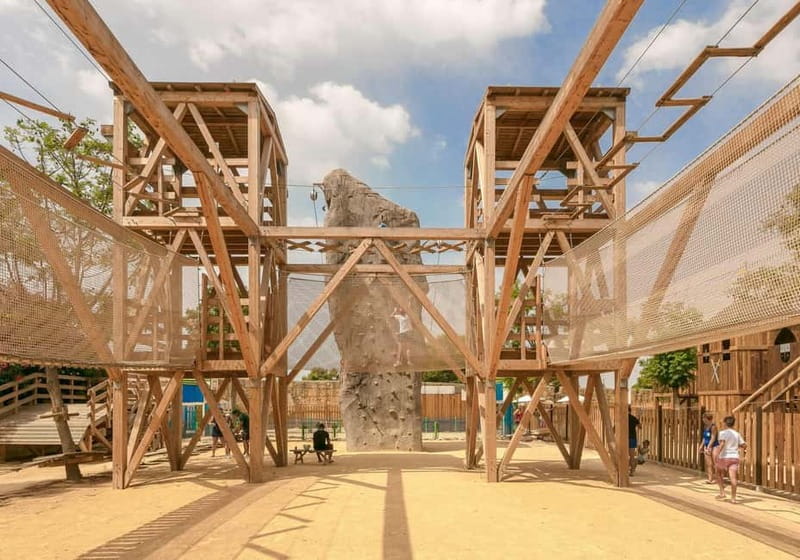 Benidorm: Magic Robín Hood Entry Ticket - Laser Tag and Human Foosball: Exciting Team Games