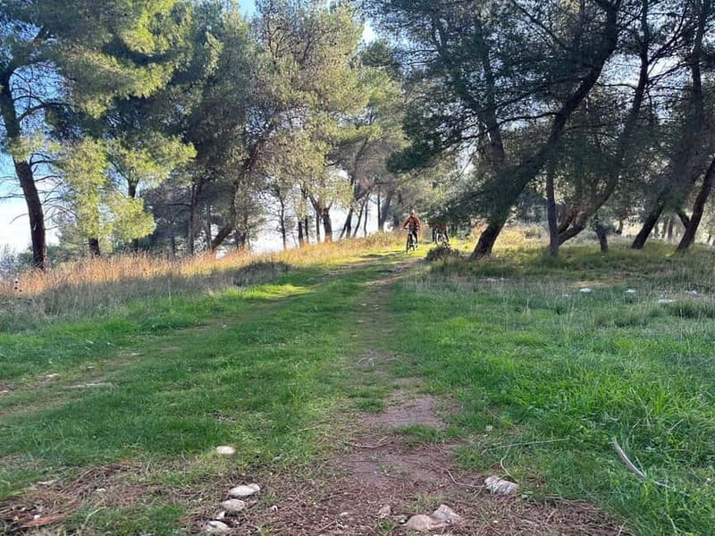 Berat: Electric Bike Tour with Lunch - The Food and Cultural Highlights