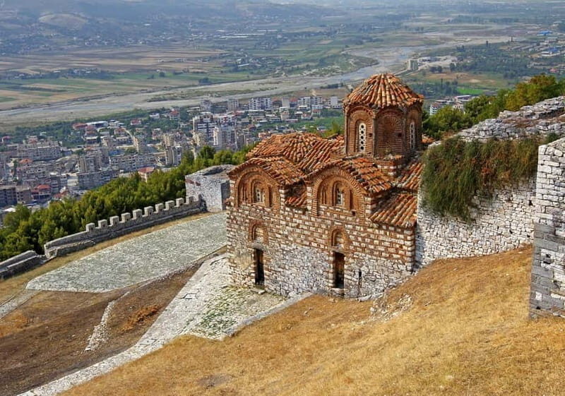 Berat Guided tour: what to see in 2 hours - Berat Castle: A Spectacular Fortress Still Inhabited