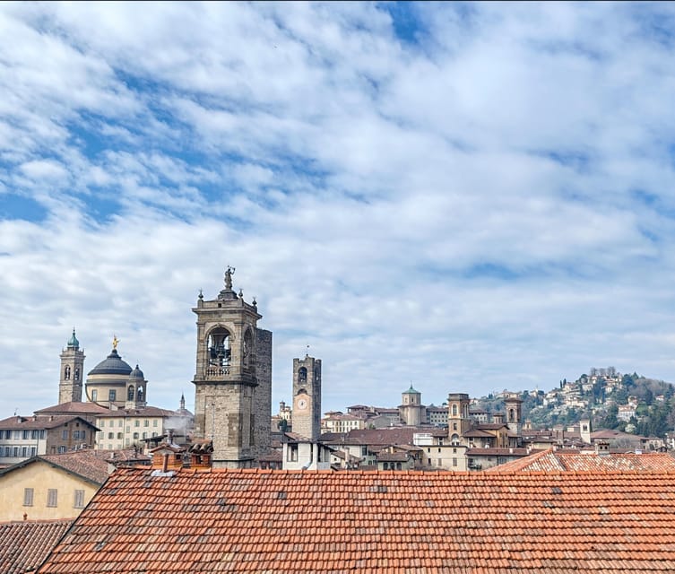 Bergamo: Upper Town Guided Tour with French-speaking Guide - Discovering Piazza Vecchia and Its Surroundings