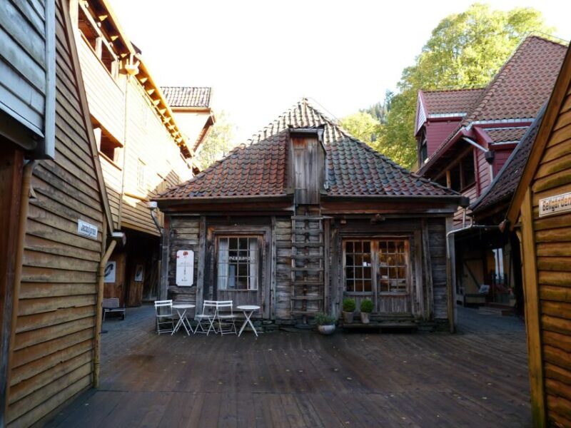 Bergen: City Tour on Foot - Bryggen: The Heart of Bergen’s Trading Past