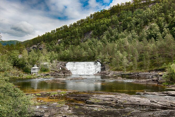 Bergen Golden Circle Fjortour by Minibus - Hesjedalsfossen: Spectacular Twin Waterfalls