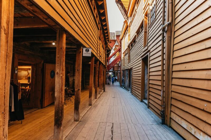 Bergen: Past & Present Small Group Guided Walking Tour - Visiting Bergen’s Iconic Heritage Sites