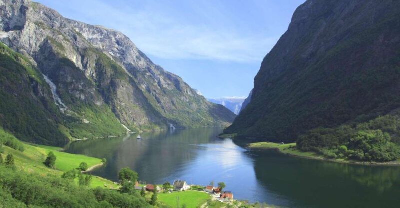 Bergen: Private Day Tour, Nærøyfjord Cruise and Flåm Railway - Key Points