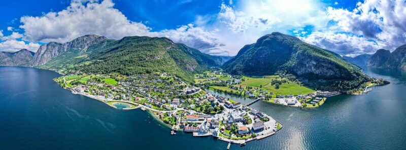 Bergen: UNESCO Fjord Cruise, Flåm & Stegastein - Incl. Lunch - Traditional Norway: In Gudvangen