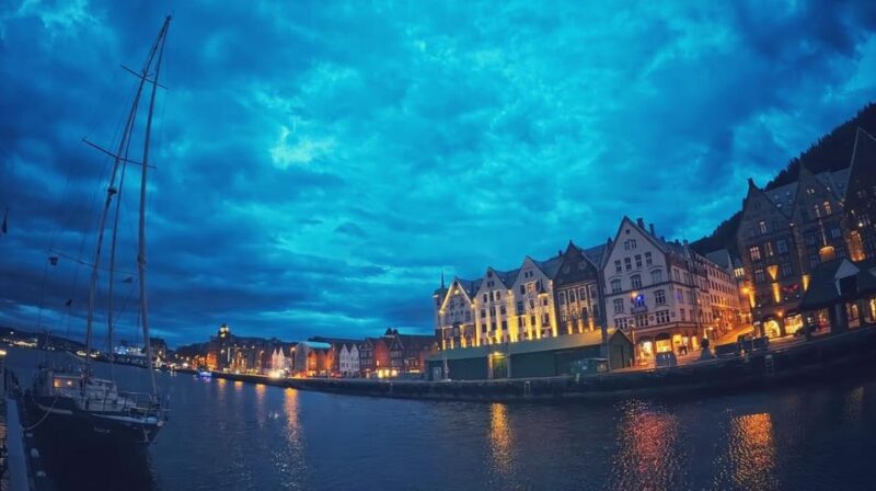 Bergen's Twilight Magic: An Evening Adventure - Sampling Bergen’s Flavors Along the Waterfront