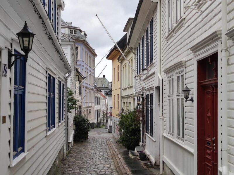 Bergen's Twilight Magic: An Evening Adventure - The Nighttime Atmosphere and City Views