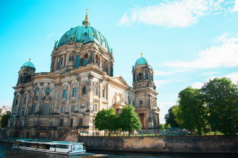 Berlin: 1-Hour Guided Tour of the Historic Center - Visiting Berlin Cathedral on Museum Island