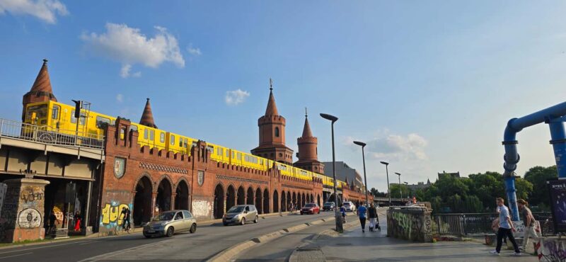 Berlin: 3.5-hour bike tour  A journey through time in the capital - Discover a 3.5-Hour Journey Through Berlin’s Historic Heart