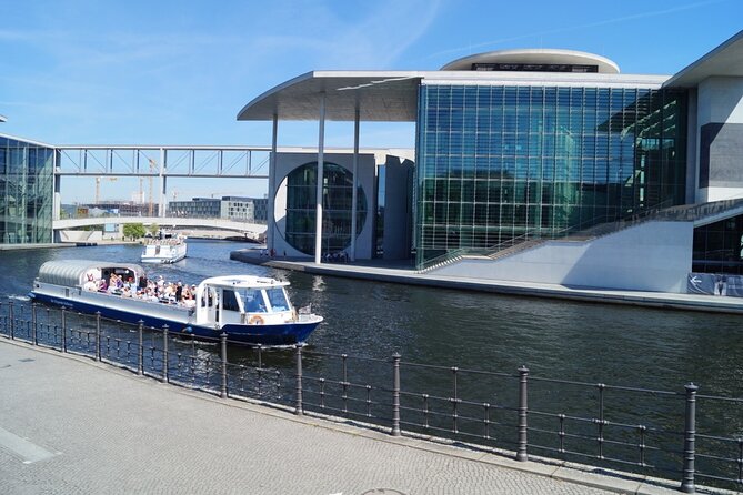 Berlin 3-Course Dinner Cruise - Review of the Cruise Atmosphere and Views
