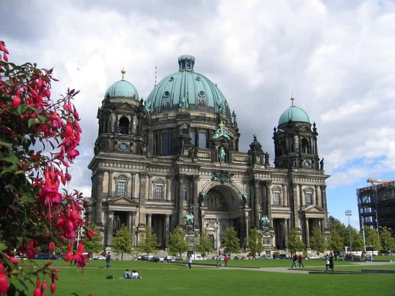 Berlin: 3-hour Driving Highlights Tour - Visiting Top Landmarks Like the Reichstag and Brandenburg Gate
