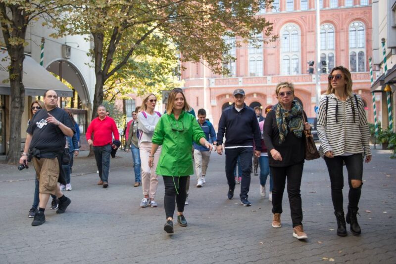 Berlin: 4-Hour Guided Highlights Tour in Spanish - Insights from Experienced Guides Like Evelyn and Celia