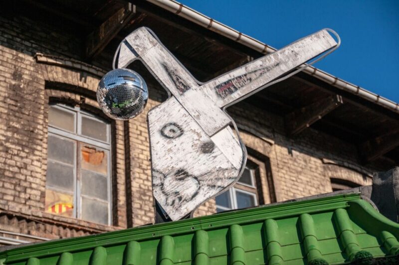 Berlin: Alternative Culture Walking Tour & Photoshoot - Professional Photos With Berlin’s Landmarks