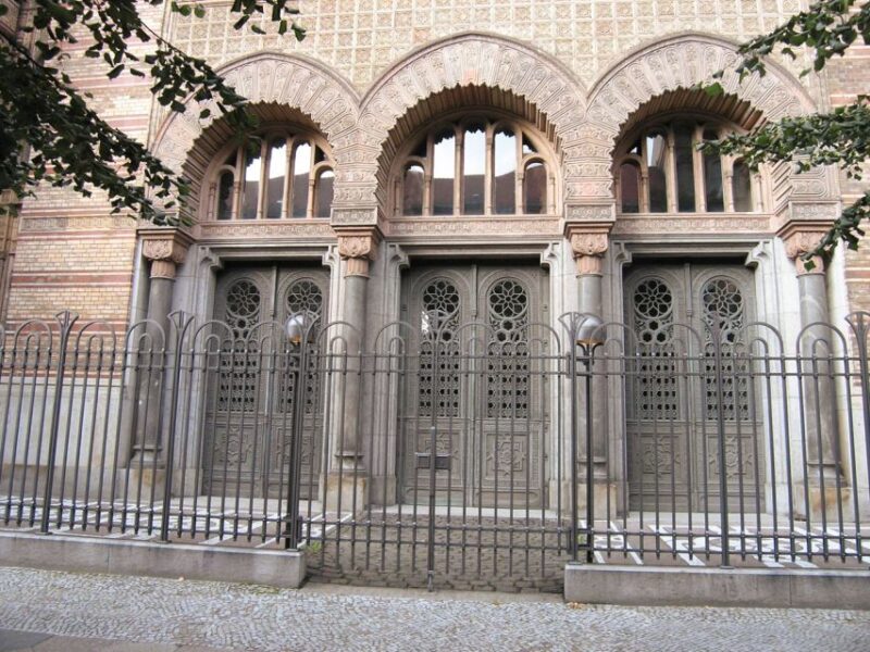 Berlin: Backyards of Berlin 2-Hour Tour - Explore Berlin’s Hidden Backyards on a 2-Hour Guided Tour