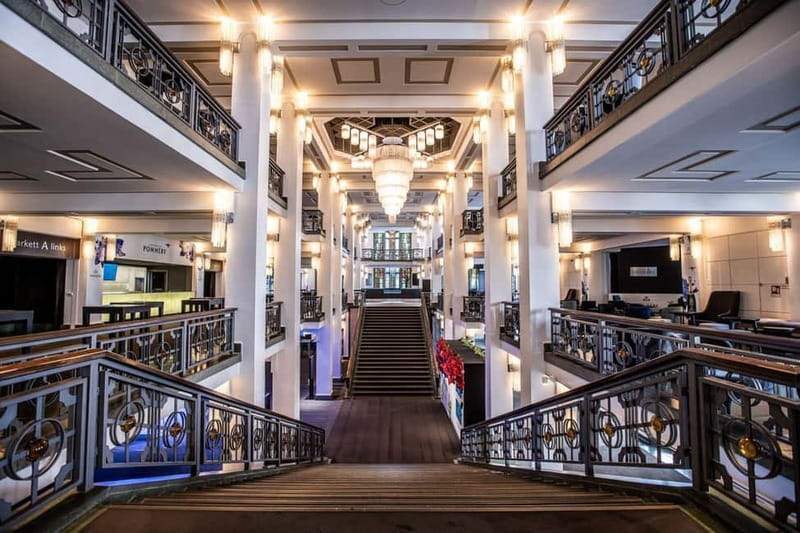 Berlin: BLINDED by DELIGHT Grand Show Friedrichstadt-Palast - Practical Booking Details and Flexibility