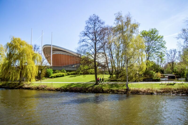 Berlin: Boat Tour Along the River Spree - Comfort, Seating, and Onboard Facilities