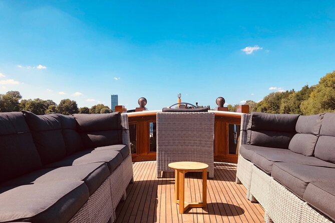 Berlin Boot Sightseeing Tour on Electric Private Yacht - Key Points