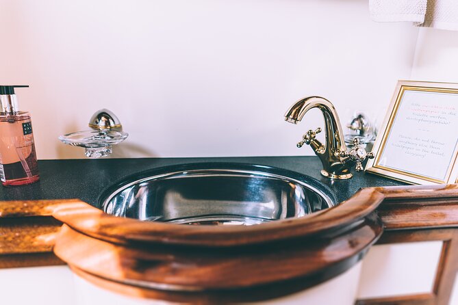 Berlin Boot Sightseeing Tour on Electric Private Yacht - Tour Pacing and Seating Comfort