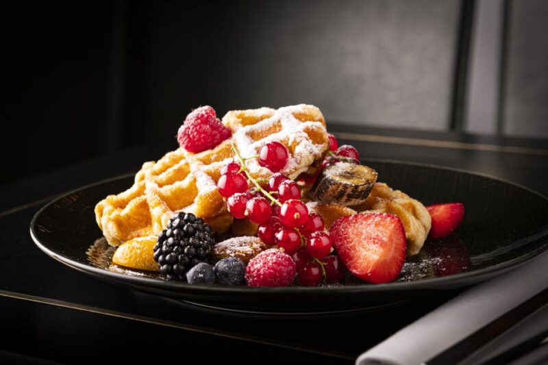 Berlin: Breakfast at Café Wintergarten - The Unique Style of Café Wintergartens 1920s Design