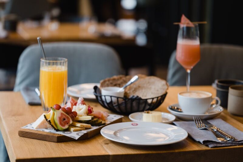 Berlin: Champagne Fine Dining Breakfast in Kreuzberg - Experience a Luxurious Champagne Breakfast in Kreuzberg
