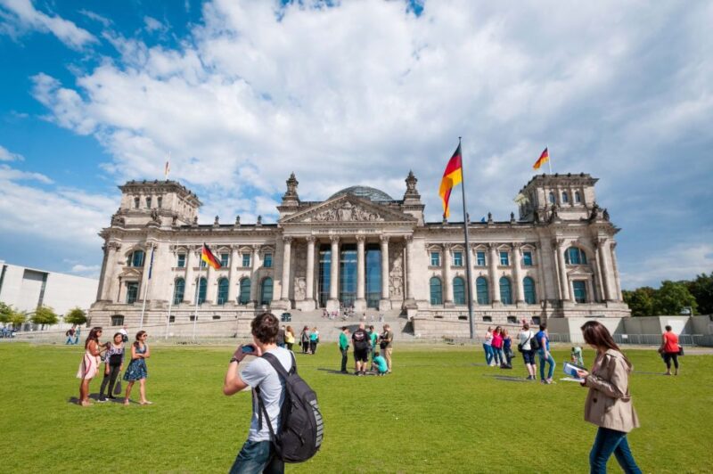 Berlin: City Center Walking Tour - Visiting Berlin Cathedral and Schlossplatz