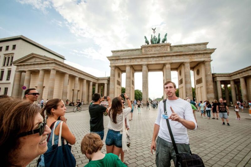 Berlin: City Center Walking Tour - Walking the Length of Unter den Linden