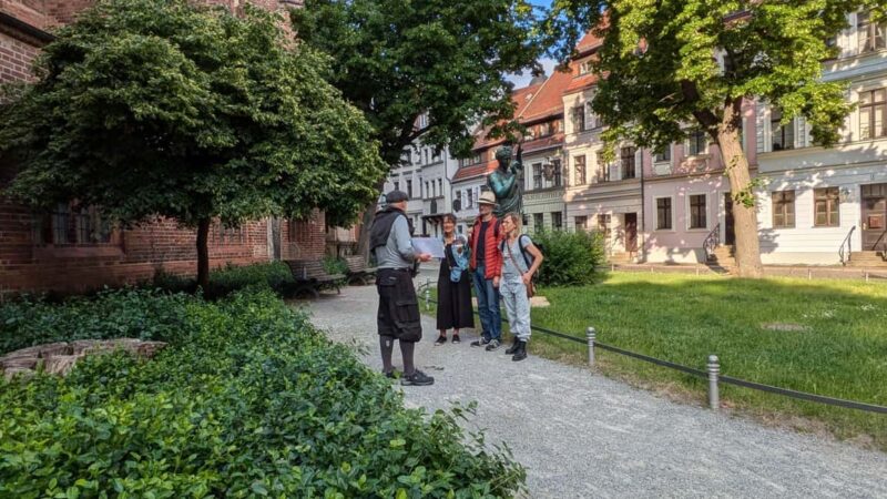 Berlin: City Highlights Express Tour - Old Town, TV Tower, Palace - Starting Point and Meeting Instructions