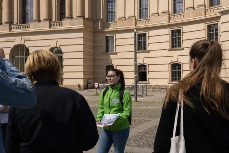 Berlin: City tour at night with illuminated sights - Discovering Museum Island’s Reflections on the Spree