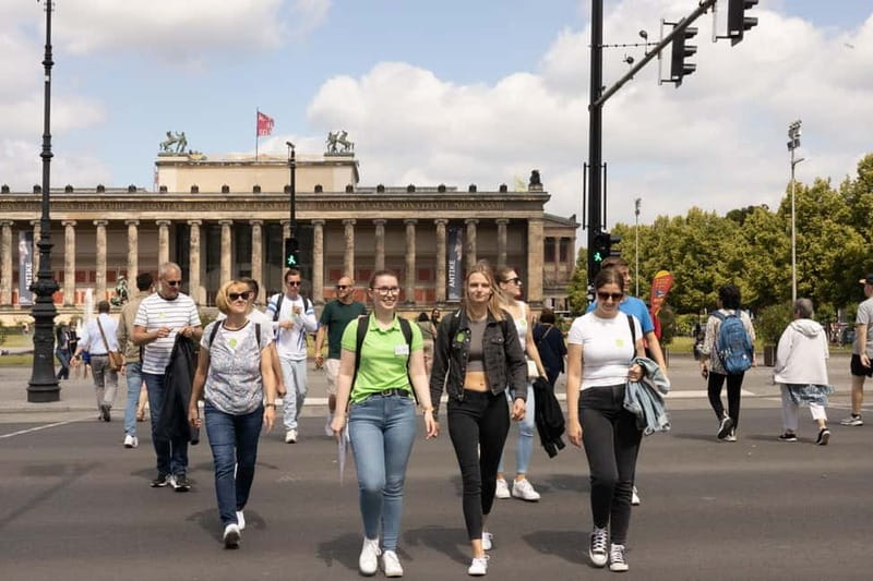Berlin: City tour - Best of Berlin - Walking Past the Iconic Brandenburg Gate