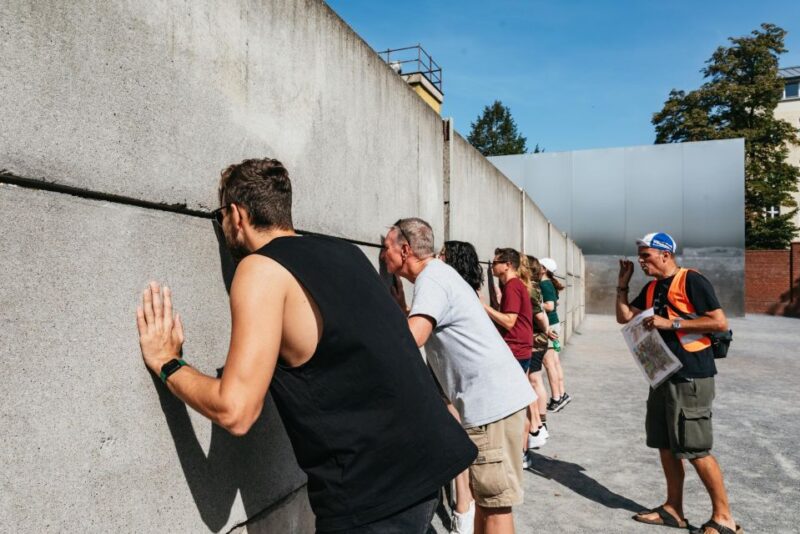Berlin: Cold War & Berlin Wall History Guided Bike Tour - The Guides: Knowledge and Personality