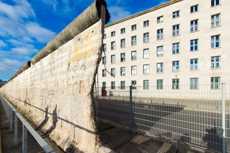 Berlin: Cold War Walking Private Tour with Guide - The Berlin Wall Memorial and Its Significance