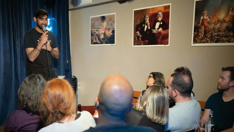 Berlin: Comedy in an Art Gallery (Mitte) - Key Points