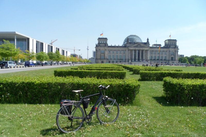 Berlin: E-Bike Tour of the Berlin Wall and Mitte Highlights - Cycling Through the Berlin Wall’s Historic Sites